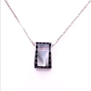 Bali Inlaid blk/wht mother ofpearl pendant w/chain